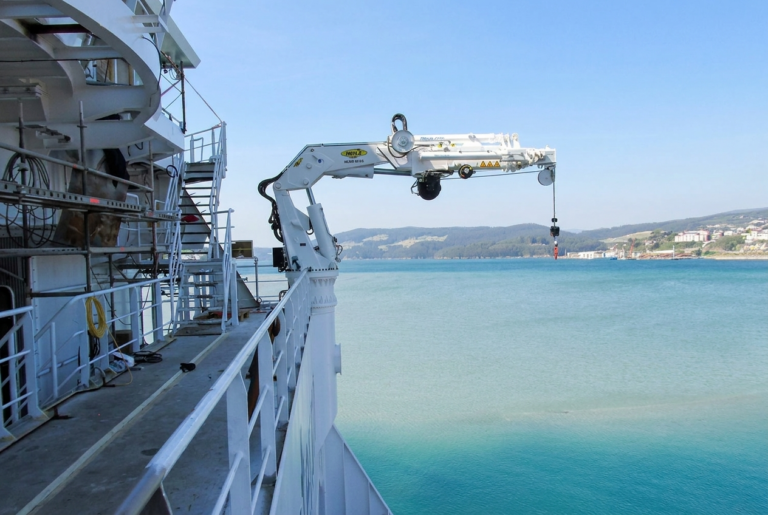 HEILA HLRM knuckle telescopic marine crane